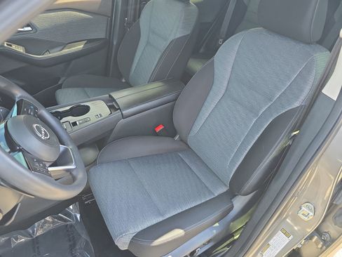 Used 2023 Nissan Rogue SV image 18