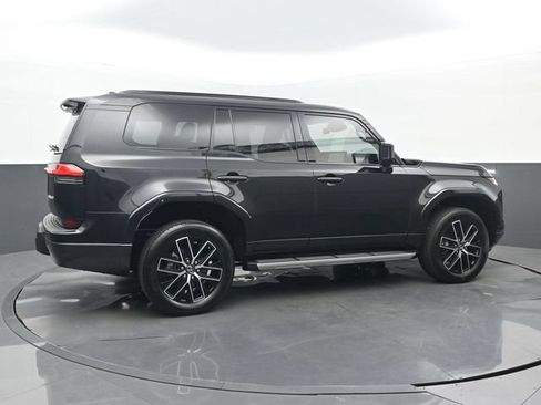 Used 2025 Lexus GX 550 w/ Accessory Package (2T) AWD/4WD image 2