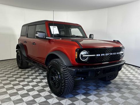 Used 2024 Ford Bronco Wildtrak image 2