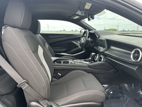 Used 2018 Chevrolet Camaro LT RWD image 29