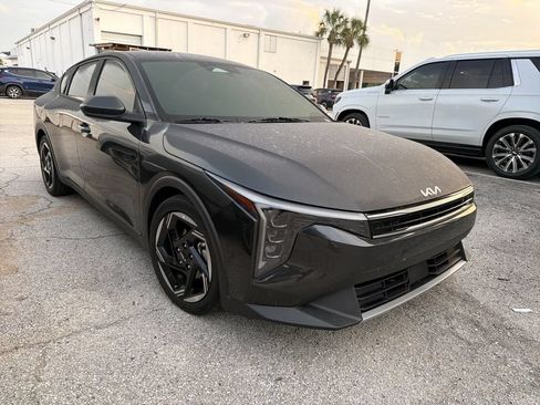 Certified 2025 Kia K4 EX FWD image 2