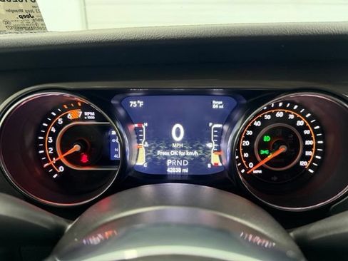 Used 2023 Jeep Wrangler Unlimited Sahara w/ Cold Weather Group AWD/4WD image 14