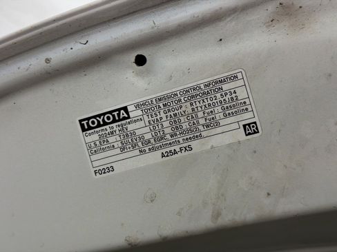 Used 2024 Toyota Sienna LE w/ LE Plus Package FWD image 18
