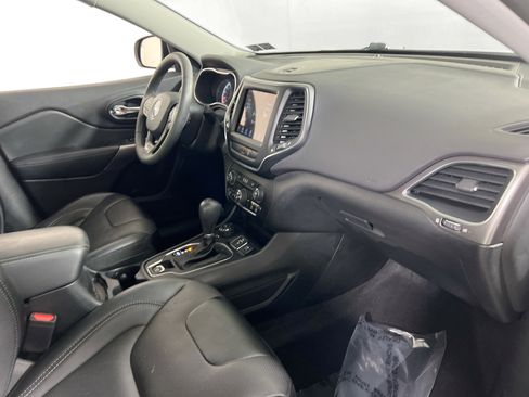 Used 2022 Jeep Cherokee Latitude Lux w/ Sun & Sound Group AWD/4WD image 28