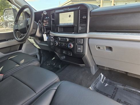Used 2025 Ford F250 XLT image 12