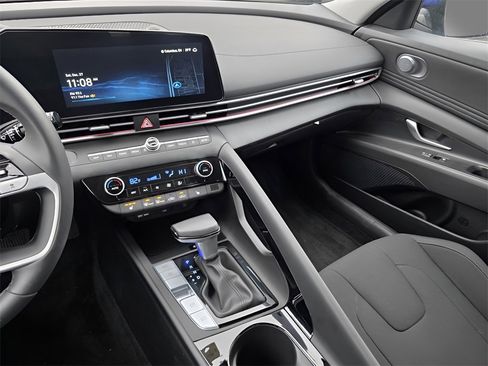 Certified 2024 Hyundai Elantra SEL w/ Convenience Package image 21