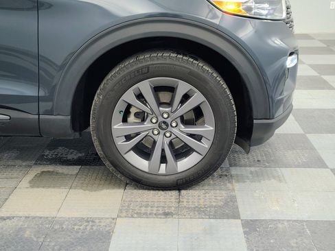 Used 2022 Ford Explorer XLT w/ Equipment Group 202A image 11