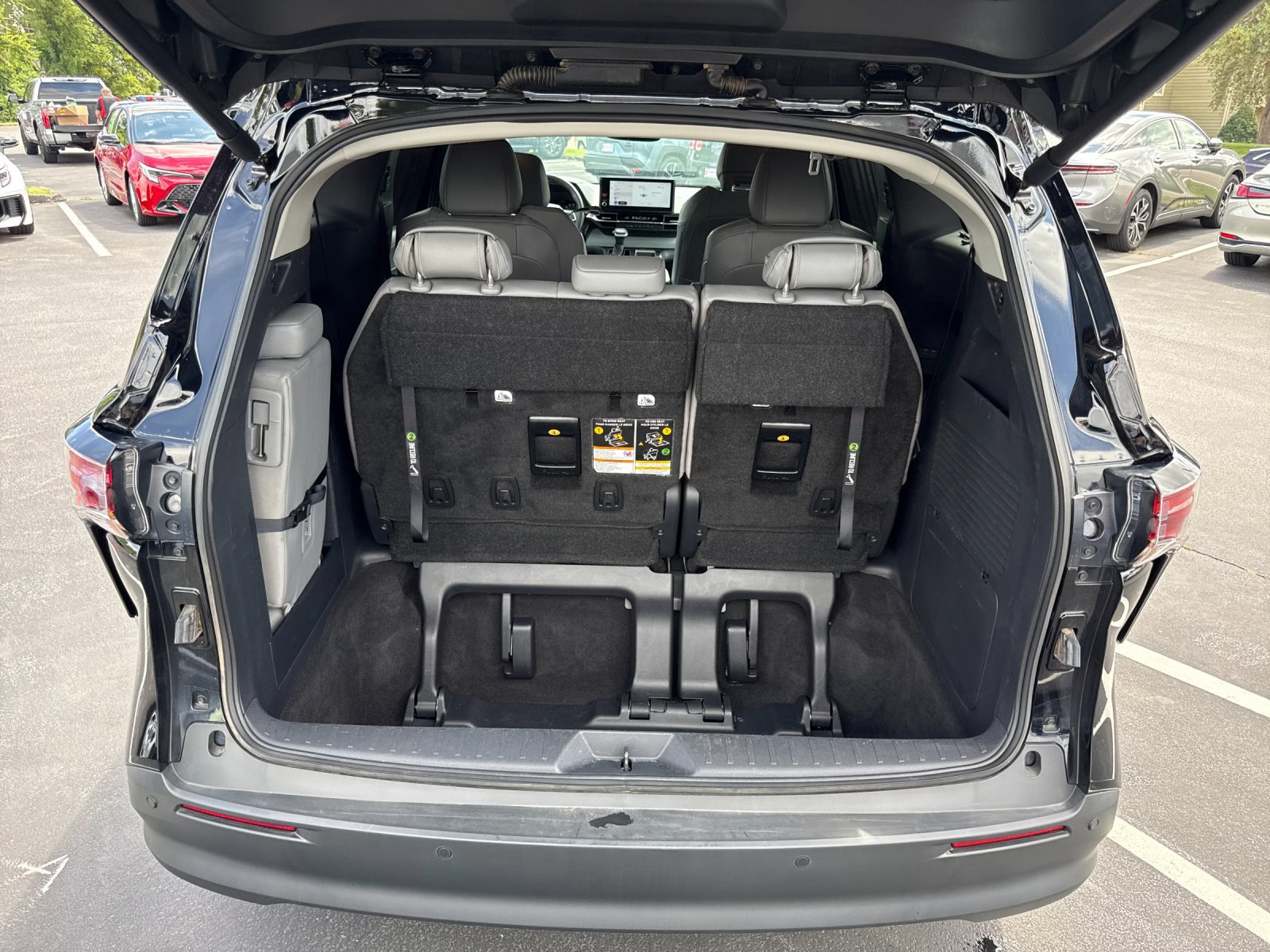 Used 2026 Toyota Sienna XLE FWD image 23