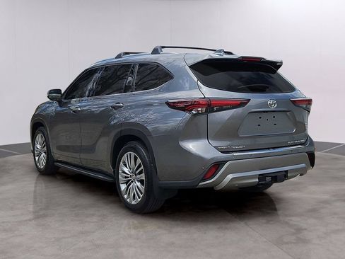 Used 2026 Toyota Highlander Platinum AWD/4WD image 6