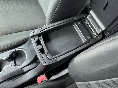Used 2011 Chrysler 200 Touring FWD image 16