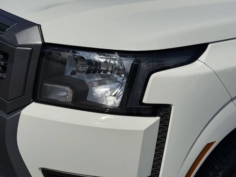 Certified 2025 Nissan Frontier SV w/ Tow Package RWD image 9