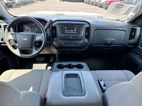 Used 2017 Chevrolet Silverado 1500 Custom w/ Custom Convenience Package RWD image 2