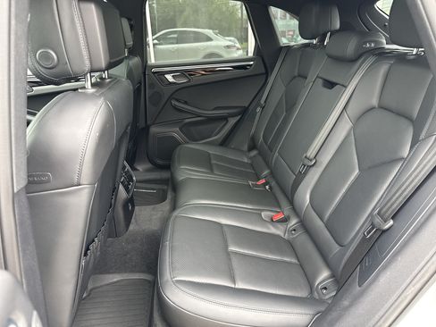 Used 2023 Porsche Macan AWD/4WD image 28
