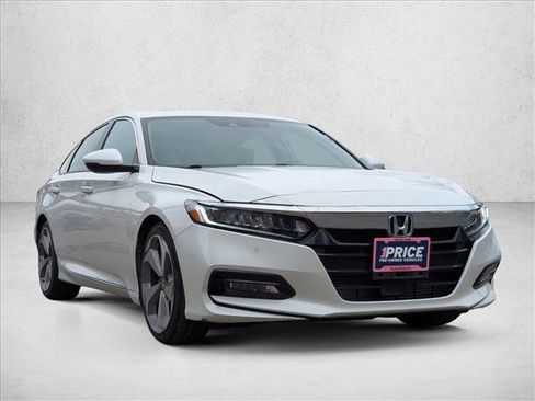 Used 2018 Honda Accord Touring image 3