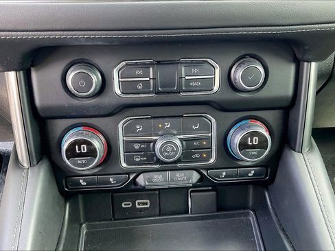Used 2022 Chevrolet Tahoe Z71 AWD/4WD image 31