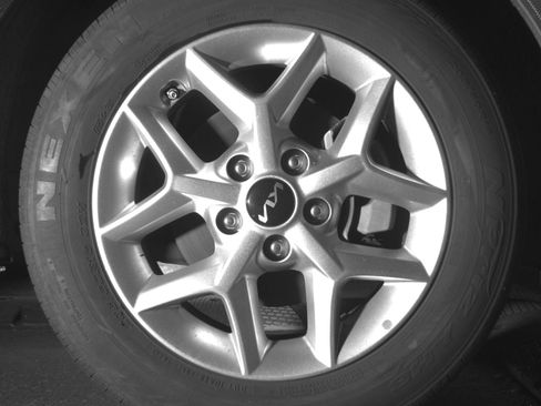 Used 2025 Kia Soul LX w/ LX Technology Package FWD image 20