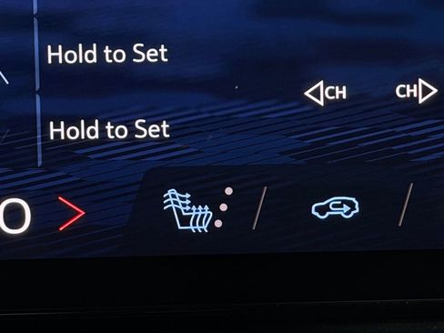 Used 2024 Chevrolet Equinox EV LT image 18