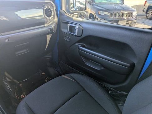 Used 2022 Jeep Gladiator Sport image 14