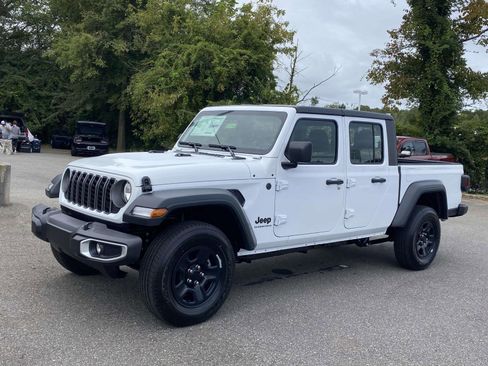 New 2025 Jeep Gladiator Sport image 3