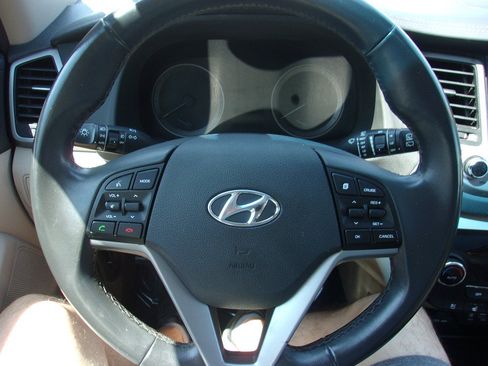 Used 2016 Hyundai Tucson Limited w/ Option Group 03 FWD image 13