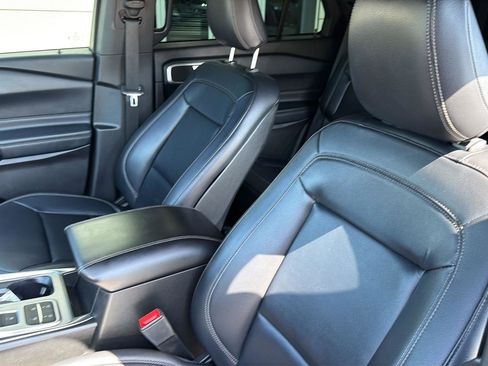 Used 2020 Ford Explorer XLT w/ Equipment Group 202A RWD image 28