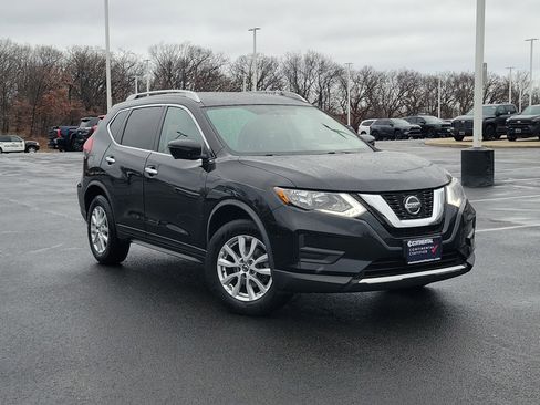 Used 2018 Nissan Rogue SV w/ Premium Package image 2