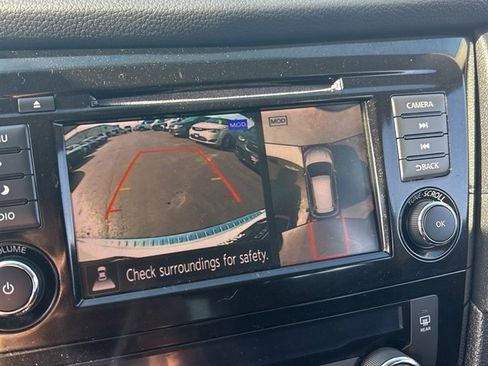 Used 2018 Nissan Rogue SV w/ Premium Package image 15