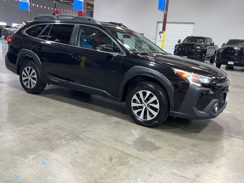 Used 2023 Subaru Outback Premium AWD/4WD image 7