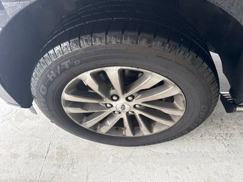 Used 2018 Ford Expedition Limited w/ Equipment Group 301A AWD/4WD image 10