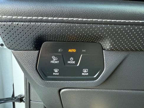 Used 2025 Volkswagen Atlas Cross Sport SE image 33