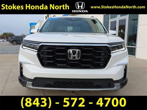 Used 2023 Honda Pilot Touring image 9
