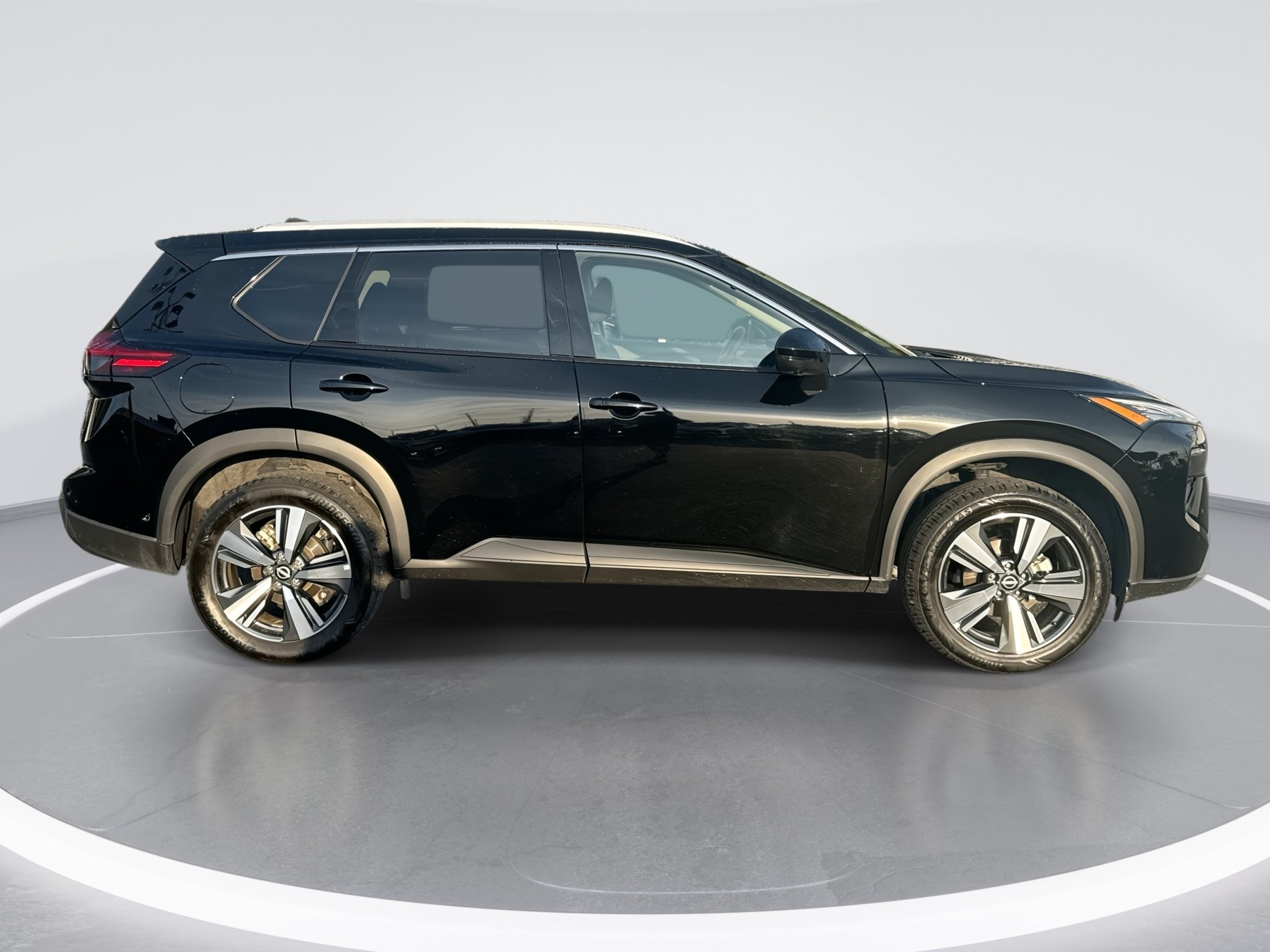 Used 2026 Nissan Rogue SL FWD image 3