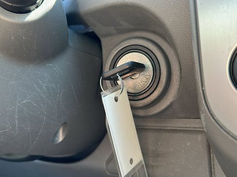 Used 2018 Nissan Frontier SV image 17