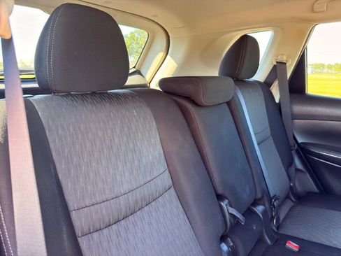 Used 2017 Nissan Rogue SV AWD/4WD image 30