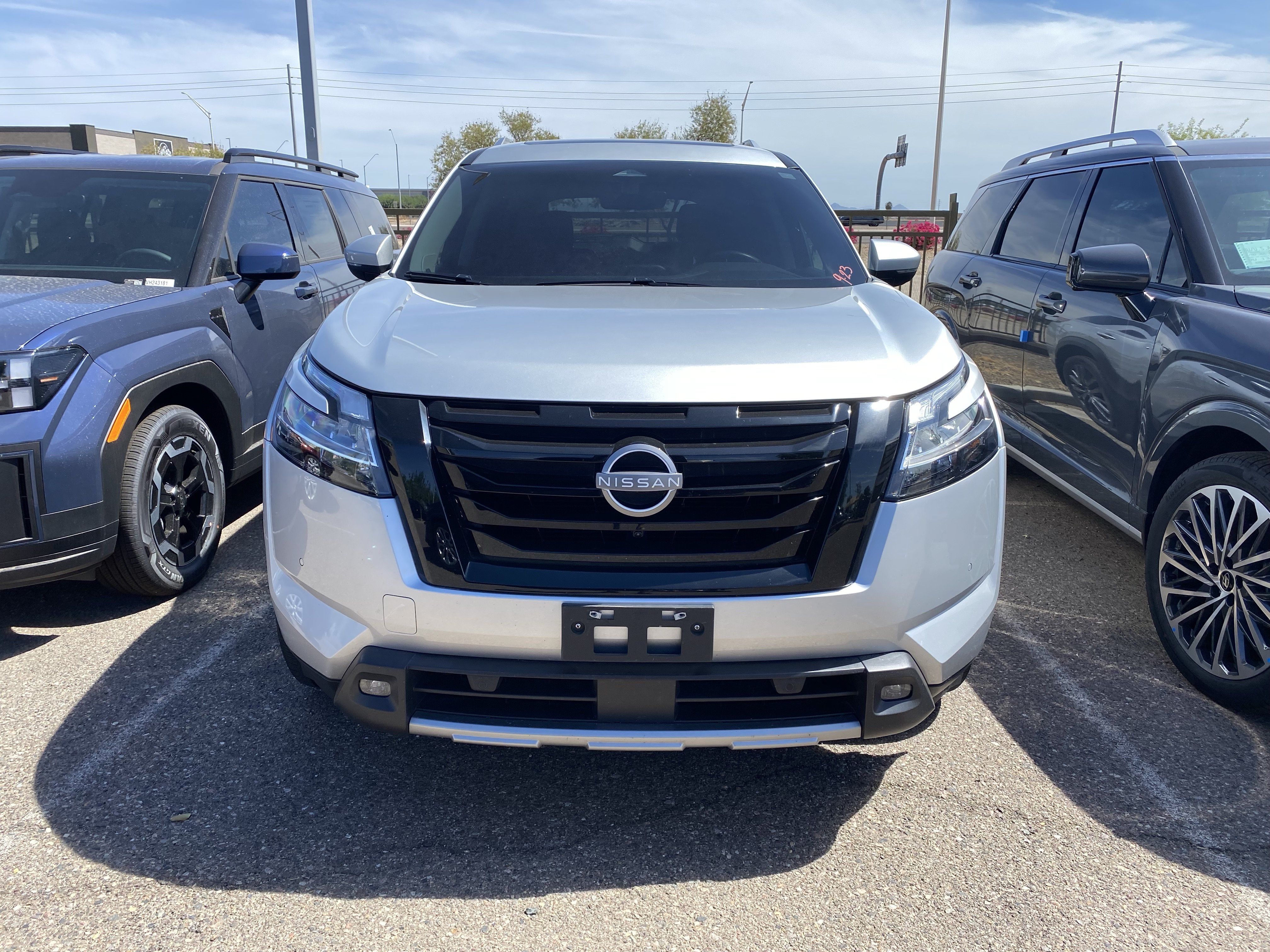 Used 2024 Nissan Pathfinder SL w/ SL Premium Package FWD image 6