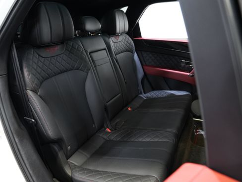 Used 2018 Bentley Bentayga AWD/4WD image 39