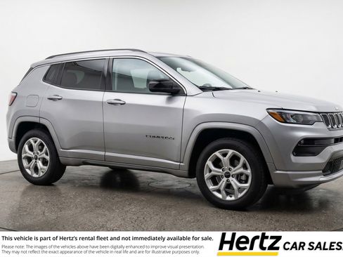 Used 2025 Jeep Compass Latitude image 1