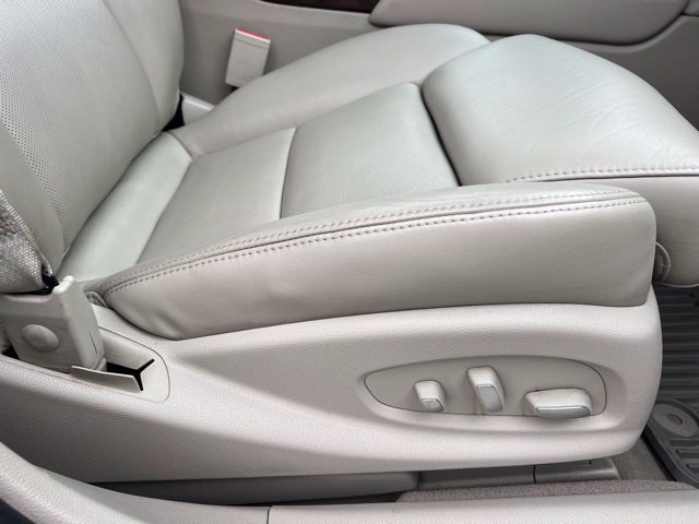 Used 2013 Cadillac XTS Luxury w/ Driver Awareness Package FWD image 12