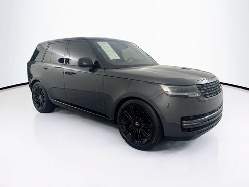 Used 2025 Land Rover Range Rover SE AWD/4WD image 3