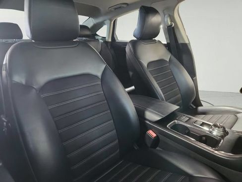 Used 2017 Ford Fusion SE w/ Equipment Group 201A FWD image 23
