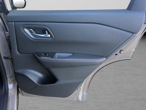 Used 2025 Nissan Rogue SV image 25