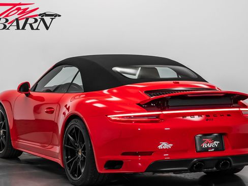 Used 2018 Porsche 911 Carrera image 11
