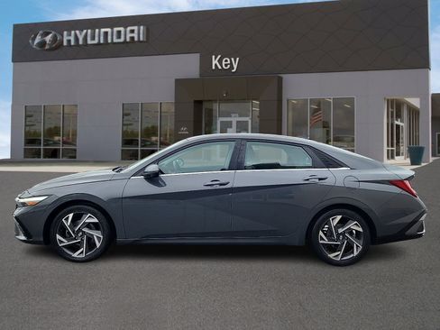Certified 2024 Hyundai Elantra Limited FWD image 6