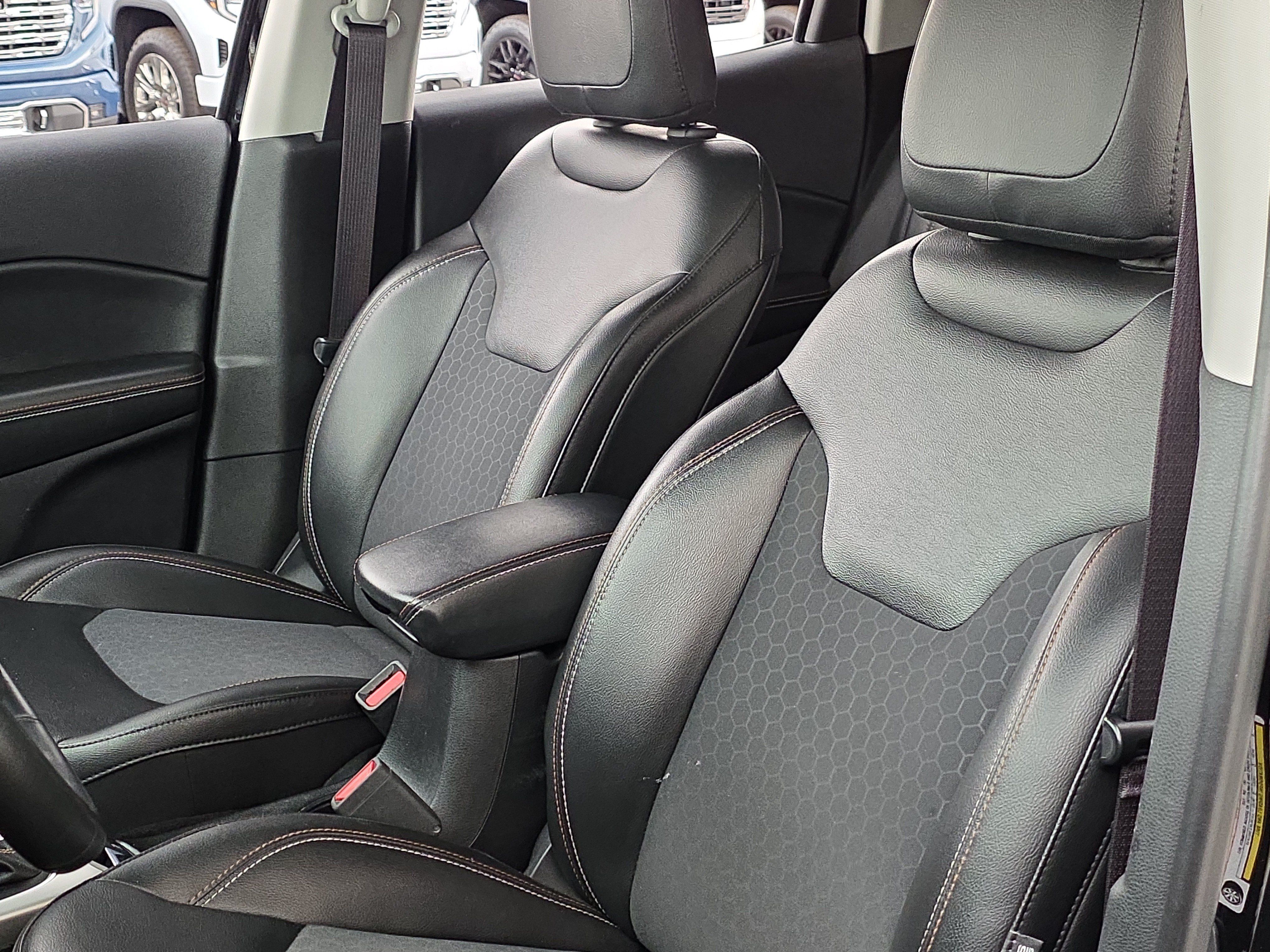 Used 2019 Jeep Compass Latitude w/ Popular Equipment Group FWD image 11