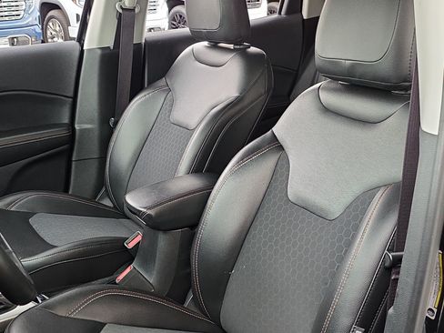 Used 2019 Jeep Compass Latitude w/ Popular Equipment Group FWD image 11