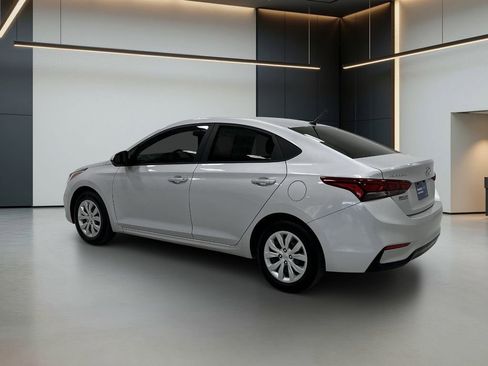 Certified 2022 Hyundai Accent SE image 3