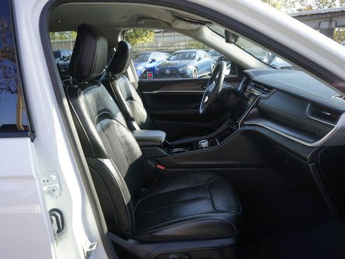 Used 2023 Jeep Grand Cherokee L Limited w/ Luxury Tech Group II image 18