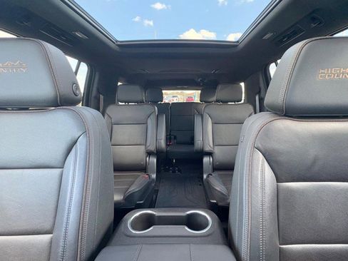 Used 2022 Chevrolet Suburban High Country image 33