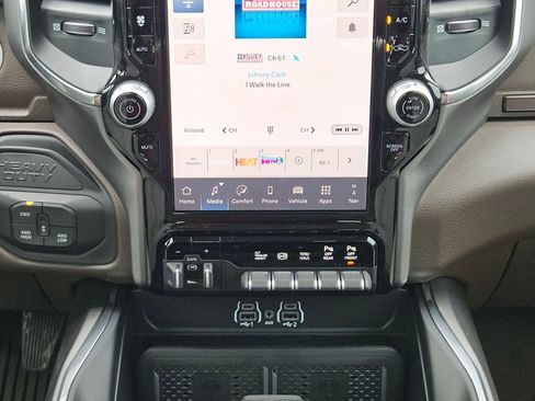 New 2026 RAM 3500 Laramie AWD/4WD image 18