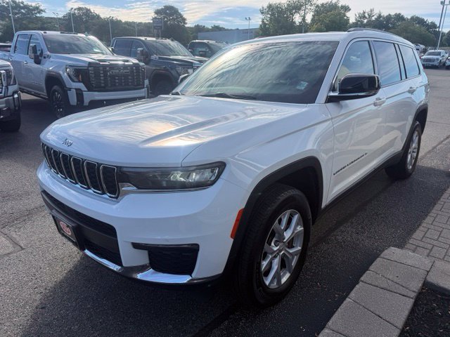 Used 2023 Jeep Grand Cherokee L Limited AWD/4WD image 3